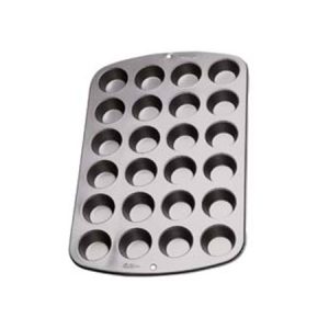 3 cortadores en forma de corazön pequeños con expulsor